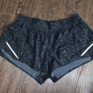 Lululemon hotty hot shorts (2.5 inseam)